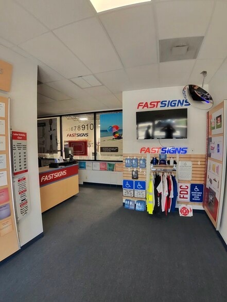More Photos Of 211-215 E Oakland Park, Oakland Park Freestanding For Sale