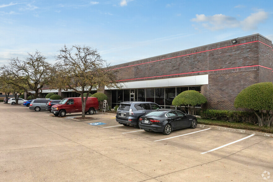 Primary Photo Of 3440 Sojourn Dr, Carrollton Showroom For Lease