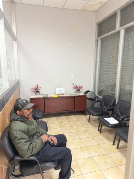 More Photos Of 817 Westchester Ave, Bronx Convenience Store For Lease