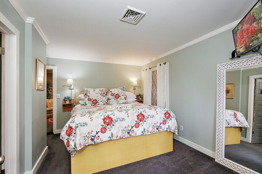 More Photos Of 455 N Oregon St, Jacksonville Hospitality For Sale