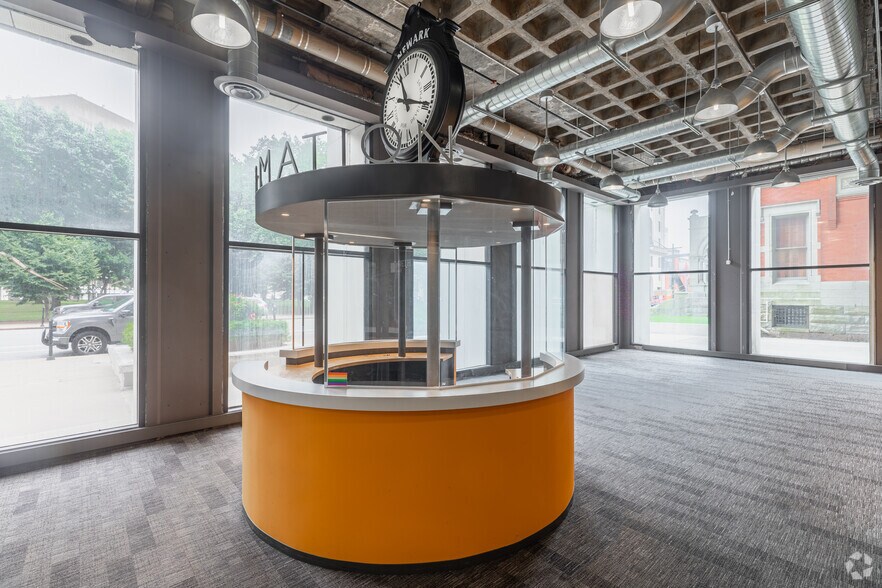 More Photos Of 33 Washington St, Newark Office For Lease