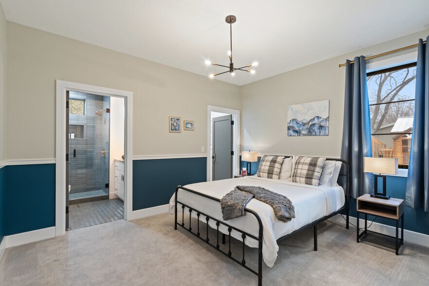 More Photos Of 106 E College St, Fredericksburg Specialty For Sale