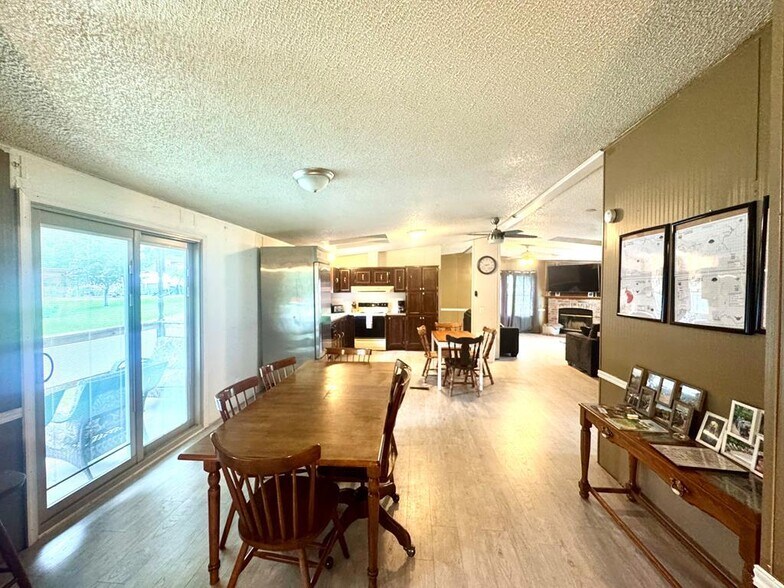 More Photos Of 158 Caloric Rd., Mullens Flex For Sale