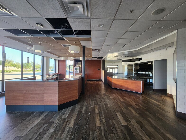 More Photos Of 1810 Pearland Pky, Pearland Service Station For Lease