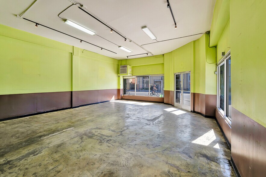 More Photos Of 5611 Hollywood Blvd, Los Angeles Storefront For Lease