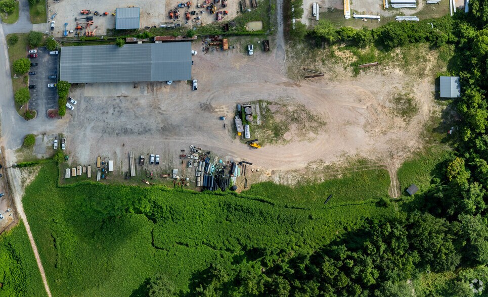 More Photos Of 141 Cort Rd, Columbia Warehouse For Lease