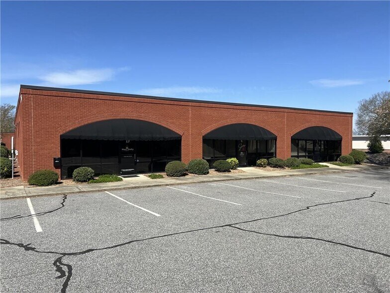Primary Photo Of 2235 Lewisville Clemmons Rd, Clemmons Office Residential For Lease