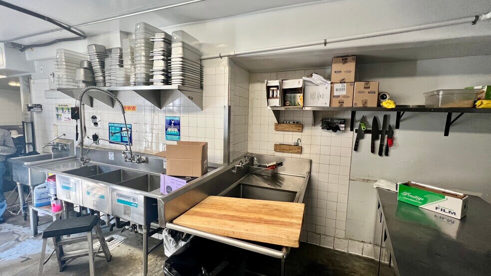 More Photos Of 7467-7475 Melrose Ave, Los Angeles Restaurant For Lease