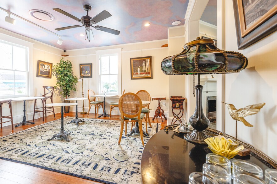 More Photos Of 9 W 43rd St, Savannah Office For Lease