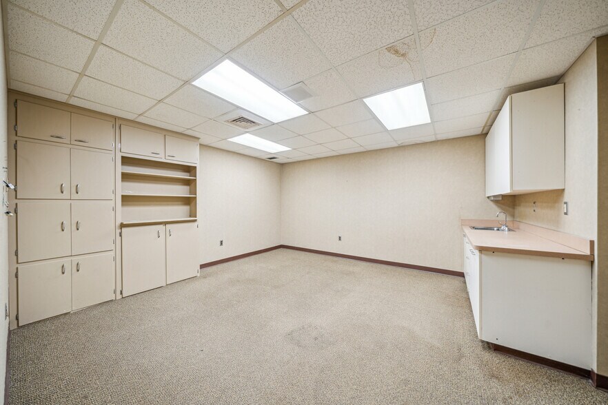 More Photos Of 309 Jefferson Ave SW, Watertown Medical For Sale