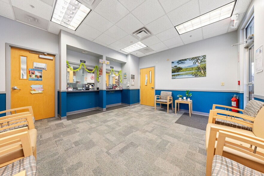 More Photos Of 11 Kimball Dr, Hooksett Storefront Retail Office For Lease
