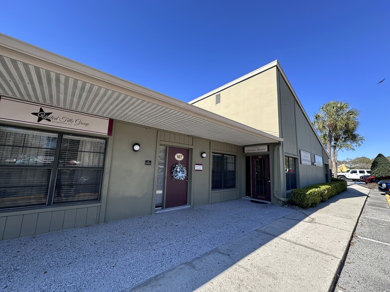 More Photos Of 2000 E Edgewood Dr, Lakeland Office For Lease