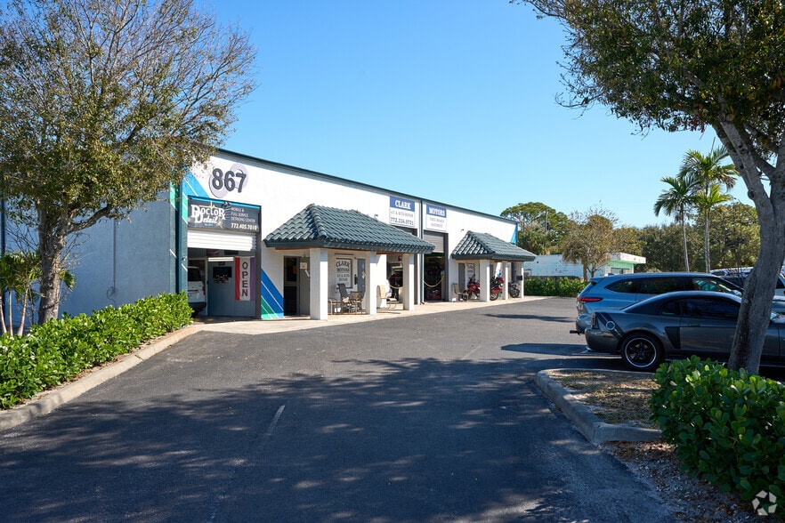 More Photos Of 895 NE Dixie Hwy, Jensen Beach Unknown For Lease