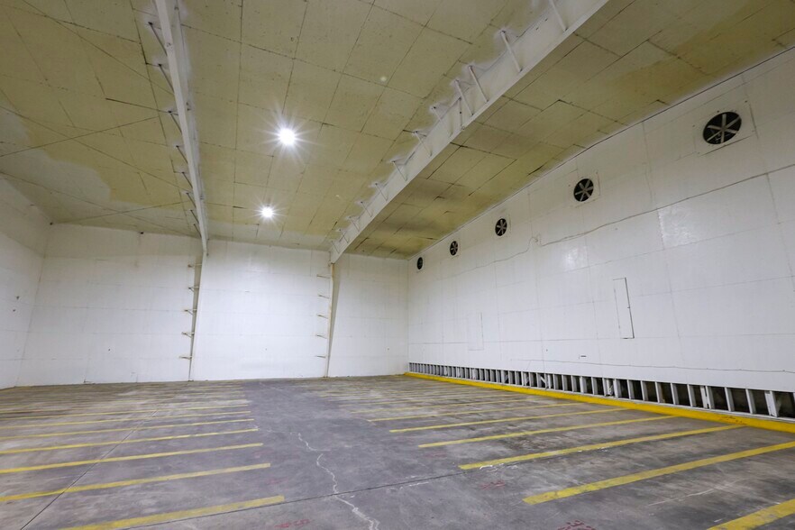 More Photos Of 5054 Portola ave, Del Rey Warehouse For Sale