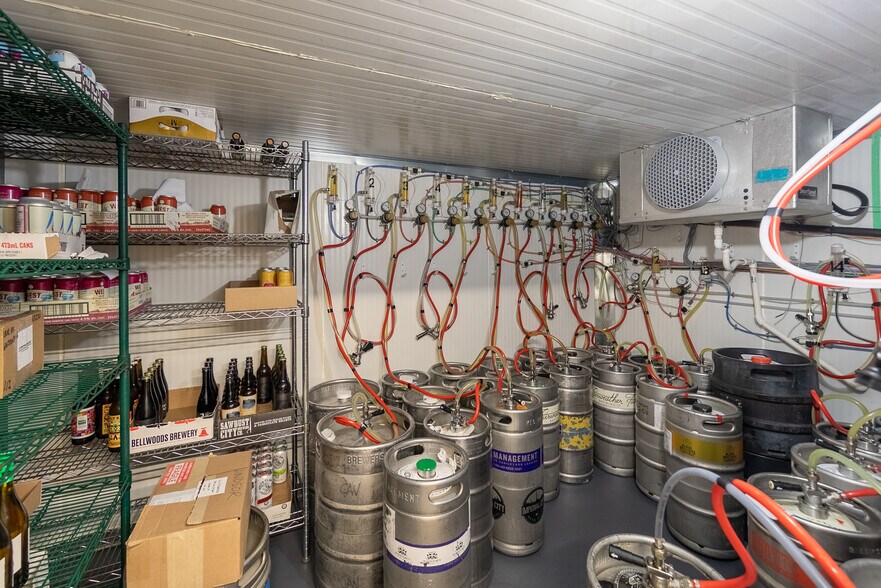 More Photos Of 839 Erie E, Windsor Restaurant For Sale