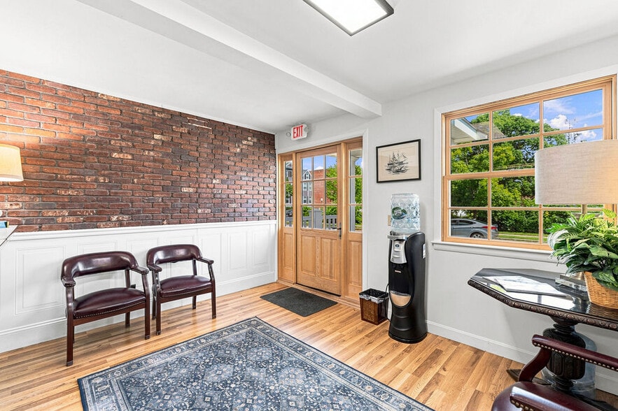 More Photos Of 17 Orchard St, New Bedford Office For Sale