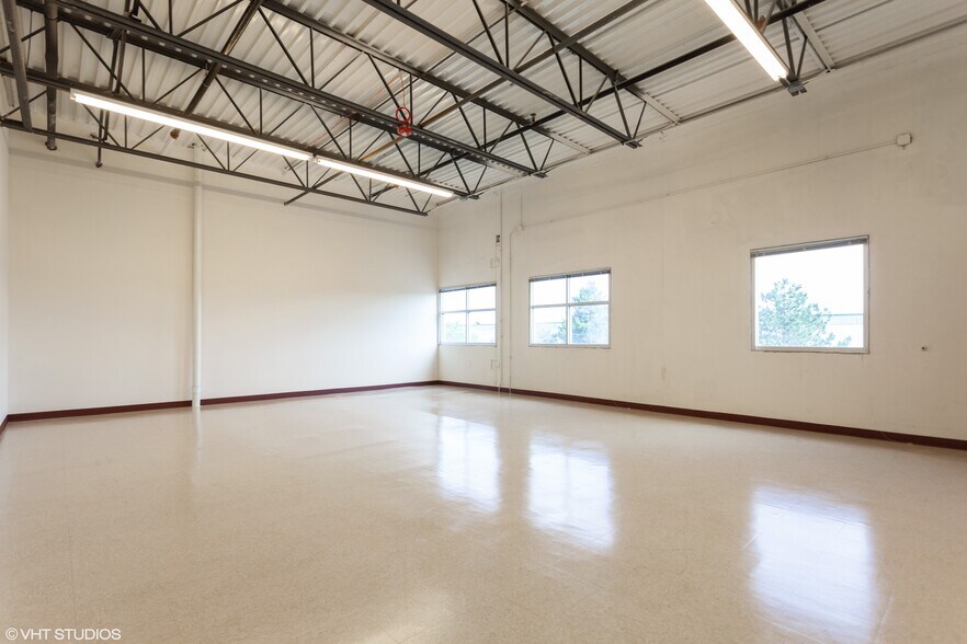 More Photos Of 475 Quadrangle Dr, Bolingbrook Warehouse For Lease