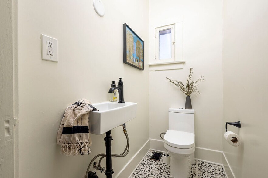 More Photos Of 1053 Hudson ave, Los Angeles Apartments For Sale