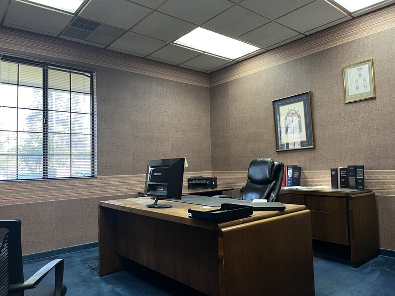 More Photos Of 3585 W Beechwood Ave, Fresno Office For Sale