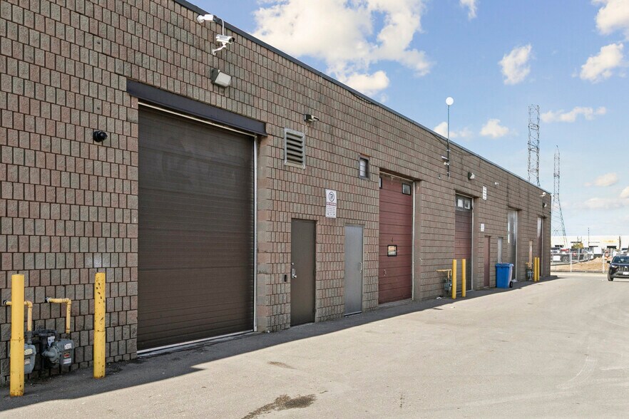 More Photos Of 2721 Markham Rd, Toronto Showroom For Lease