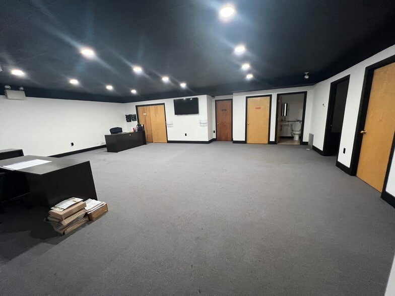 More Photos Of 103-111 N 2nd St, North Wales General Retail For Lease