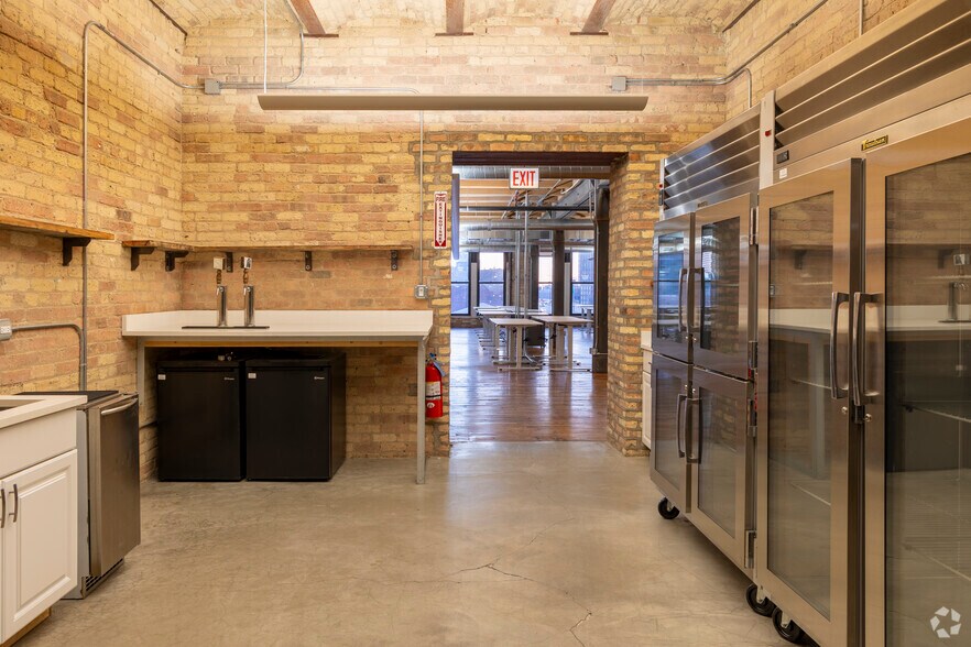 More Photos Of 333 W Ohio St, Chicago Loft Creative Space For Lease