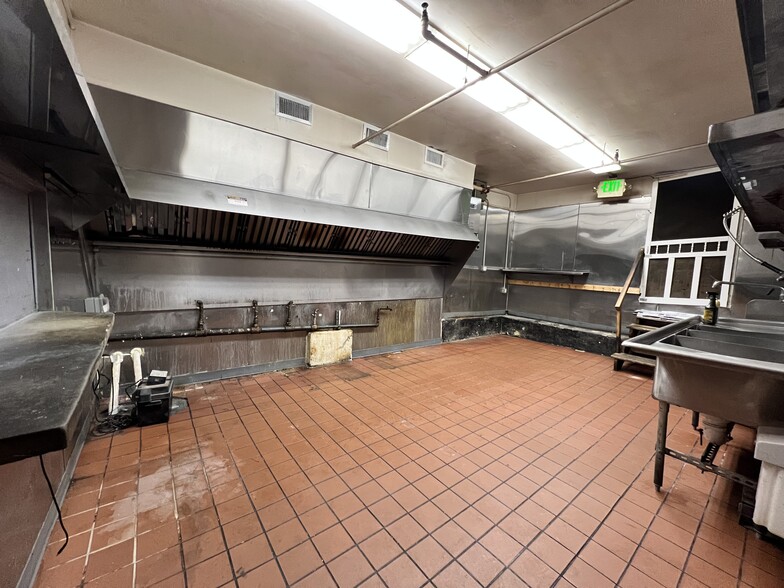 More Photos Of 1708 Fleet St, Baltimore Storefront Retail Residential For Lease