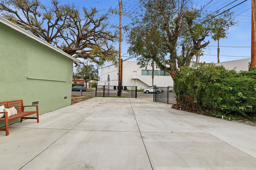 More Photos Of 10718 Valley Spring Ln, North Hollywood Multifamily For Sale