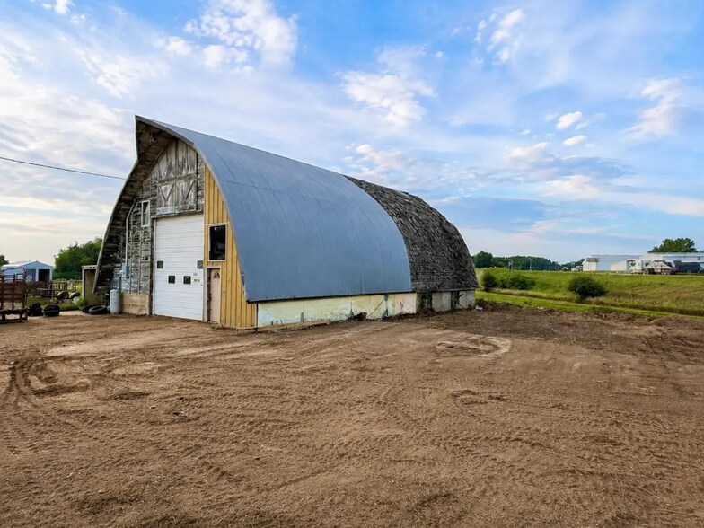 More Photos Of 1997 US-59, Slayton Warehouse For Sale
