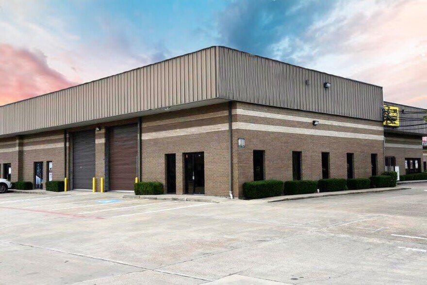 More Photos Of 5829 W Sam Houston Pky N, Houston Flex For Lease
