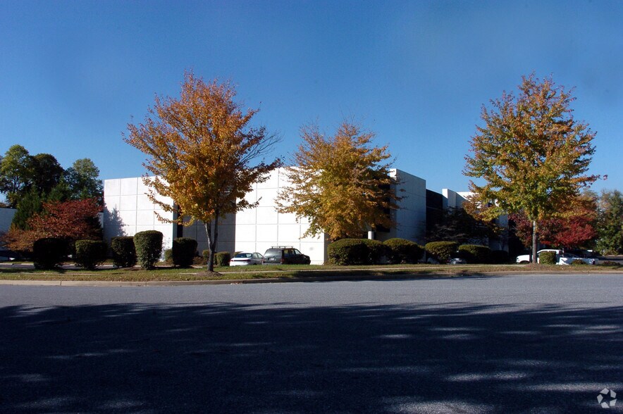 More Photos Of 9200-9216 Hampton Overlook, Capitol Heights Warehouse For Lease