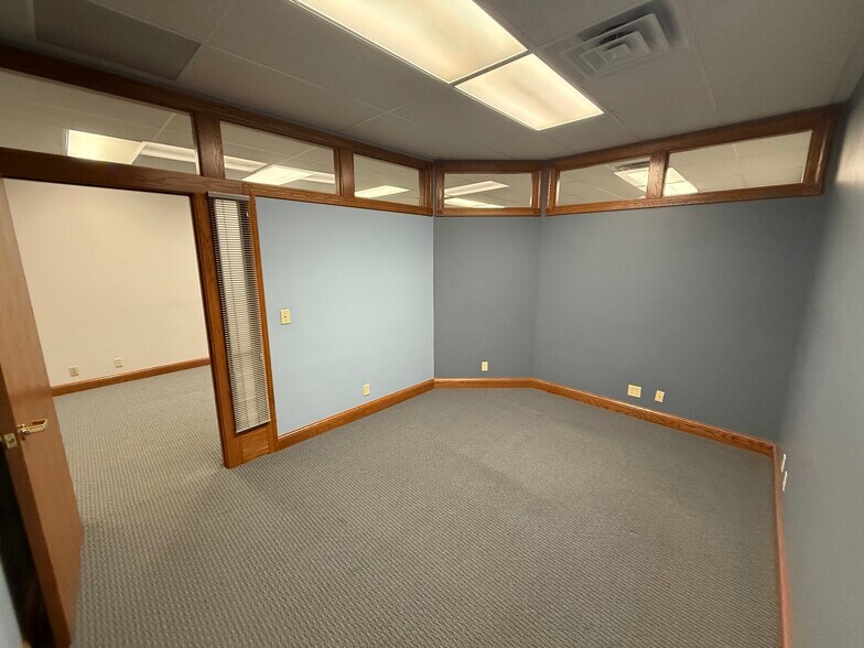More Photos Of 126 S Knowles Ave, New Richmond Office For Lease