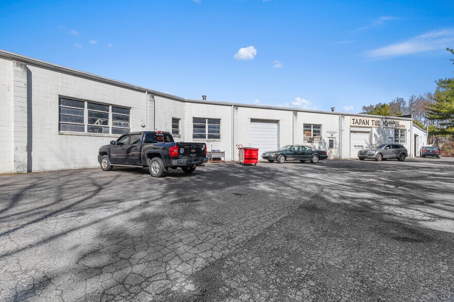 More Photos Of 55 Poplar St, Stamford Light Distribution For Sale