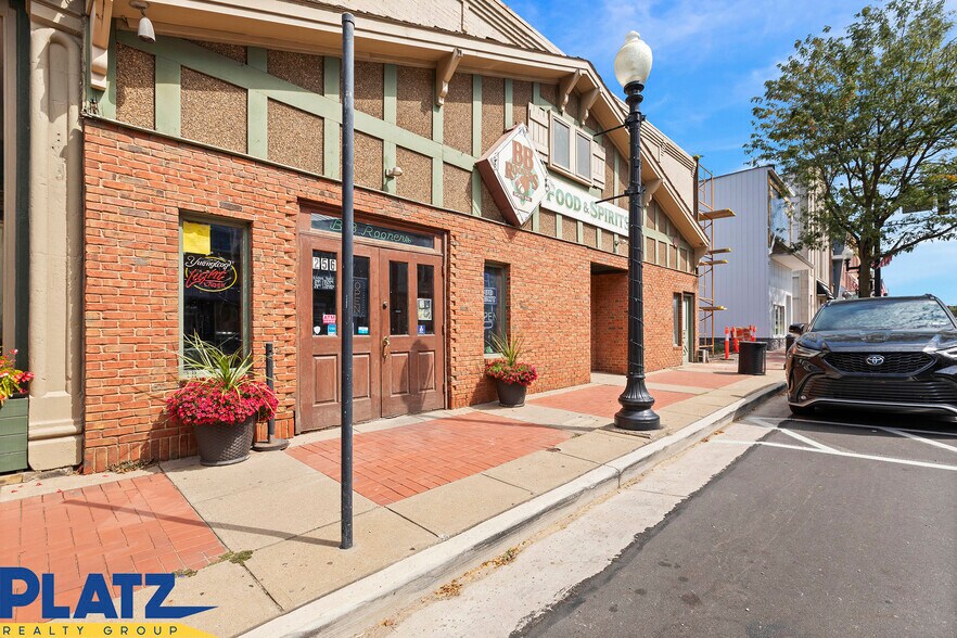 Primary Photo Of 256 E State St, Salem Restaurant For Sale