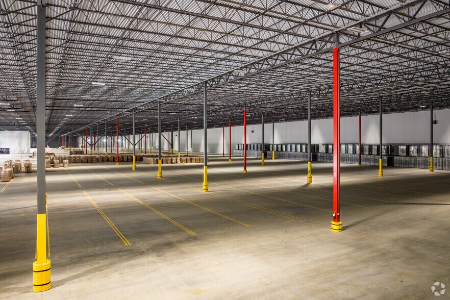 More Photos Of 545 Lake Careco Rd, Austell Distribution For Lease