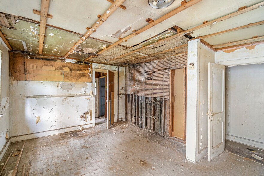 More Photos Of 93 Walnut St, Binghamton Apartments For Sale