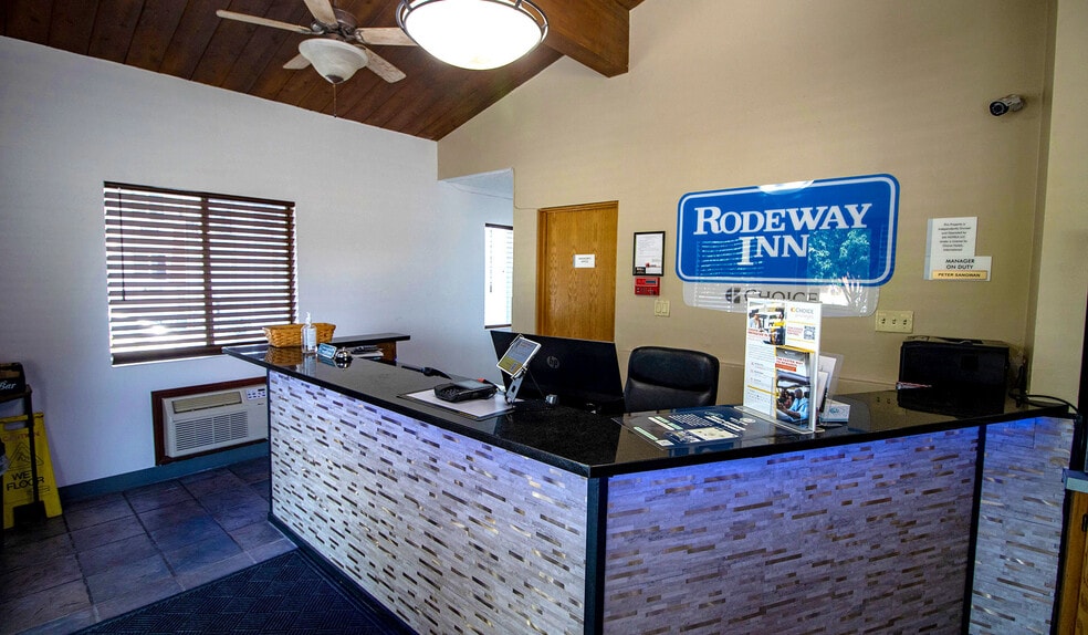 More Photos Of 2020 Prospect Ave, Helena Hotel For Sale