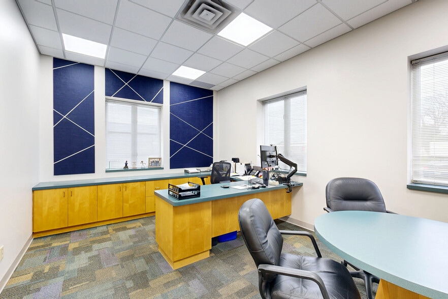 More Photos Of 36 Clark St, Des Moines Distribution For Sale