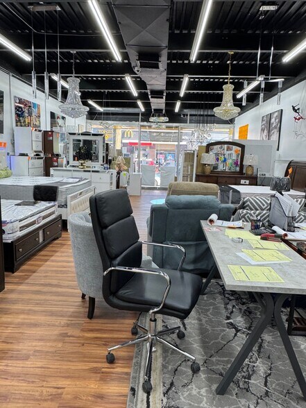 More Photos Of 31-70 Steinway St, Astoria Storefront For Sale