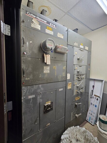 More Photos Of 1716 E 21st St, Los Angeles Manufacturing For Lease