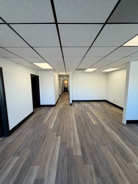 More Photos Of 400-404 N Lynn Riggs Blvd, Claremore Storefront Retail Office For Lease