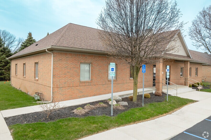 More Photos Of 900 W South Boundary St, Perrysburg Office For Sale