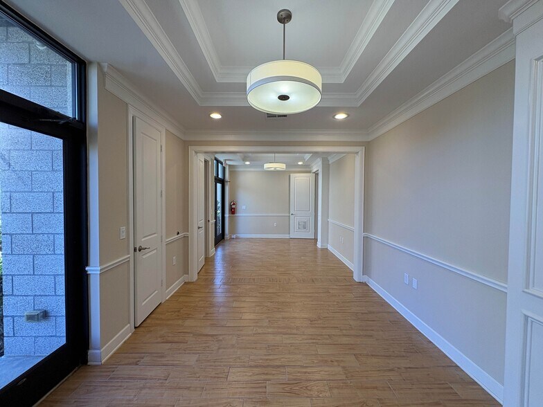 More Photos Of 12440 Emily Ct, Sugar Land Medical For Lease