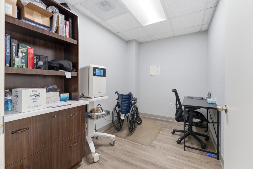 More Photos Of 44725 10th St W, Lancaster Medical For Sale