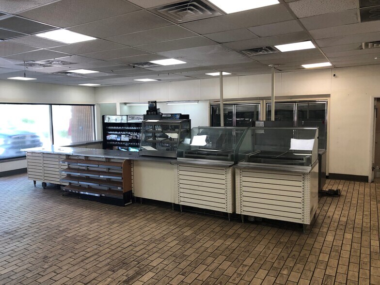 More Photos Of 1 N Wolf Rd, Prospect Heights Convenience Store For Lease