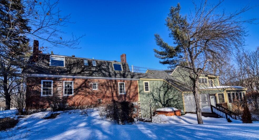 More Photos Of 27 Route 25, Plymouth Hospitality For Sale