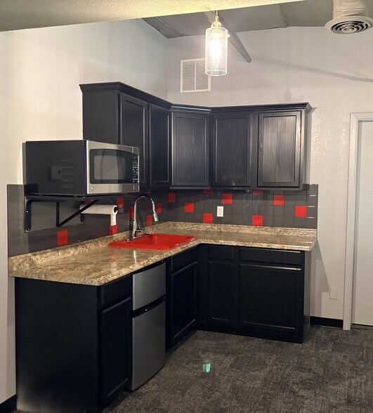 More Photos Of 23047 N 15th Ln, Phoenix Service For Lease