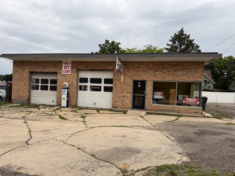 Primary Photo Of 117 E Roosevelt Rd, Stillman Valley Auto Repair For Lease