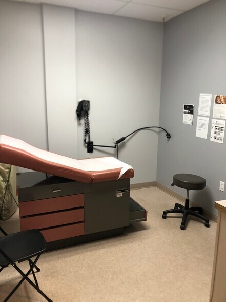 More Photos Of 77 Thomas Johnson Dr, Frederick Medical For Sale