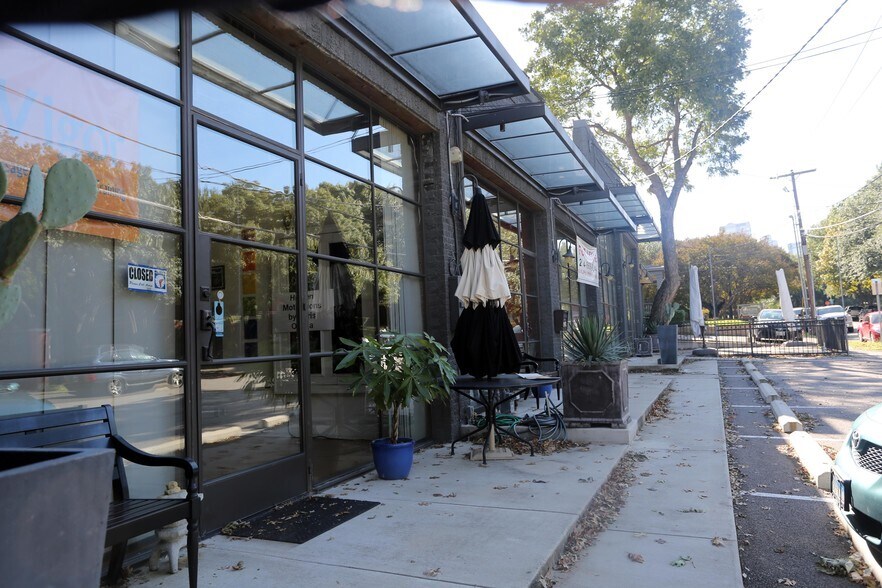 More Photos Of 3106 Swiss Ave, Dallas Storefront For Lease